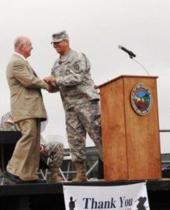 Bill Popp receiving the Commanders Award in 2013